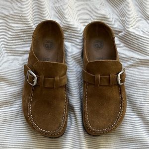 Birkenstock Buckley Clogs - Brown Suede